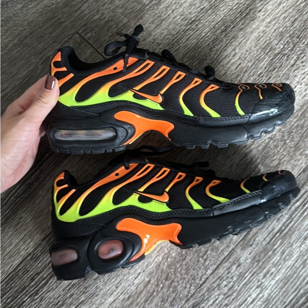 Nike Air Max Plus - Black Volt Total Orange